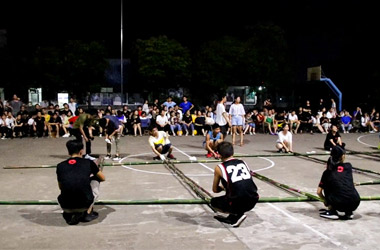 广西乐鱼(中国)一站式服务平台郁江校区竹竿舞晚会