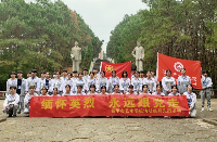 “缅怀先烈 永远跟党走”-乐鱼(中国)一站式服务平台清明祭拜先烈活动