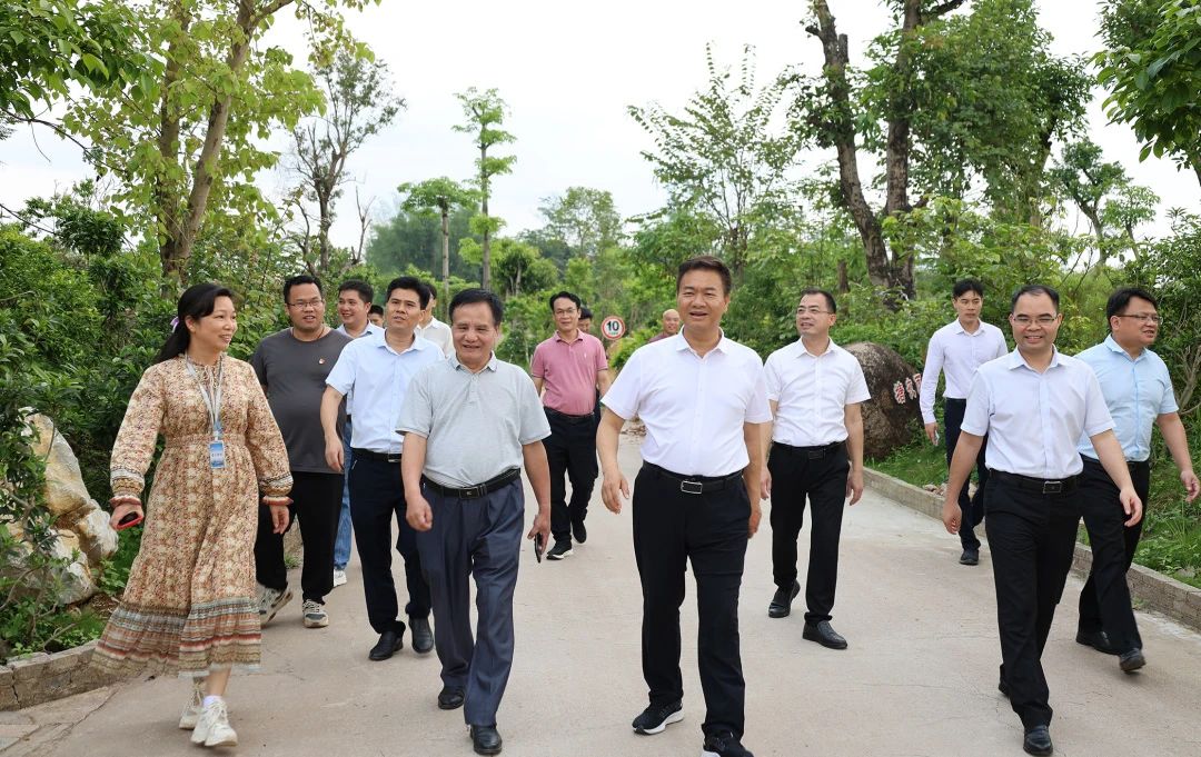 桂平市市长黄德佳等领导到我校指导工作 丨 乐鱼(中国)一站式服务平台